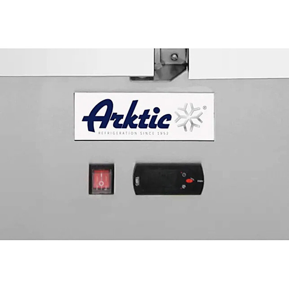 Arktic by Hendi Koelwerkbank | Kitchenline | Energiezuinig | 380l | 3 Deuren (1/1 Gn) | -2°c/+8°c | Geforceerd | 1365x700x880(h)mm