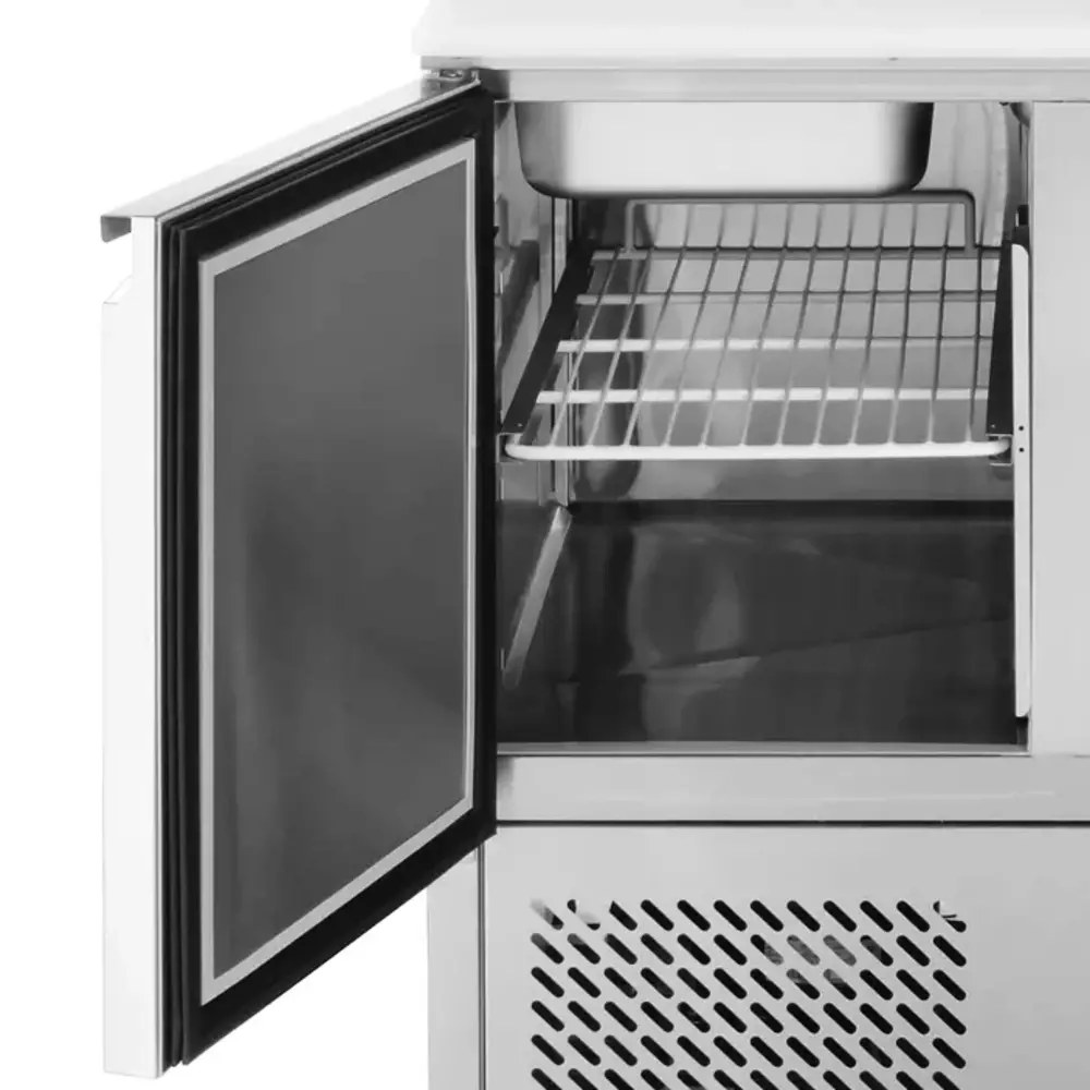 Arktic by Hendi Saladette | Kitchenline | 380l | 3 Deuren (1/1 Gn) | Boven 4x 1/1 GN | -2°c/+8°c | Geforceerd | Glasopzet + Snijblad | 1365x700x880/1300(h)mm