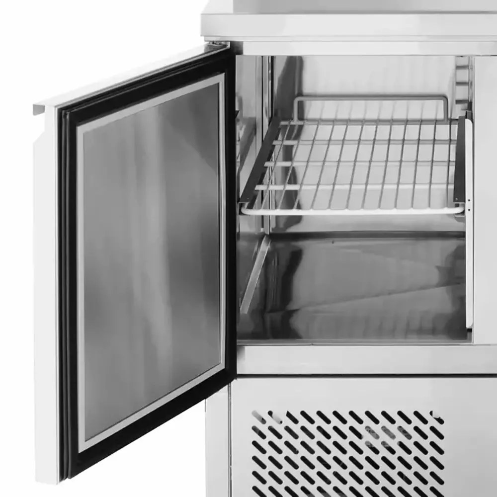 Arktic by Hendi Saladette | Kitchenline | 380l | 3 Deuren (1/1 Gn) | Boven 8x 1/6 GN | -2°c/+8°c | Geforceerd | 0.31kw | Klapdeksel | 1365x700x880/1055(h)mm