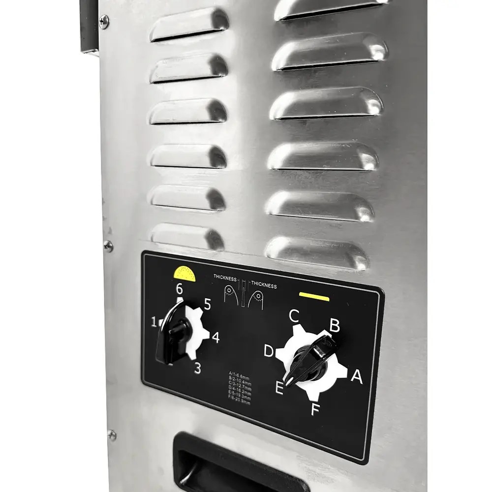 Combisteel Doorlooptoaster | Enkel (verticaal) | Snelheid 360-720/u | 50°c/300°c | 2kw (230v) | 460x350x610(h)mm