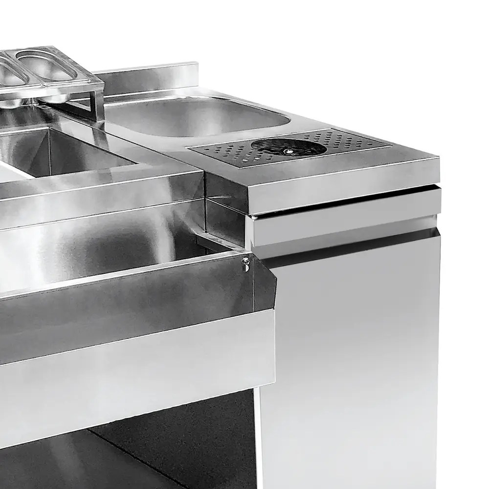 Combisteel Bar-/cocktailstation | Rvs | Spoelbak + Glazenspoeler | Ijs-/ingrediëntenbakken + Flessenrek + Gn-bakhouder | 1 Deur + Open Vak | Achteropstand | 1340x700x875/990(h)mm